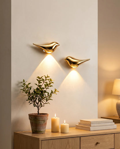 Mes petits oiseaux de nuit, duo d'oiseaux dorés lumineux au-dessus d'une commode | Jardin de Mamie