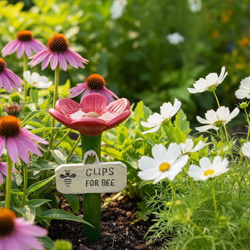 Coupe fleur rose au milieu de rudbeckies et de marguerites
